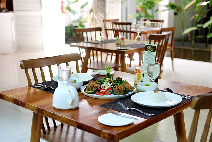 700Hideaway Villas - Dining - Pudak Restaurant (35).jpg