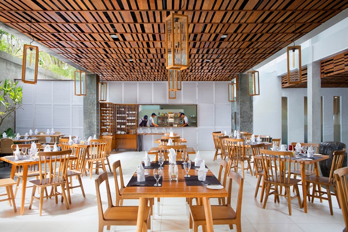 700Hideaway Villas - Dining - Pudak Restaurant (8).jpg