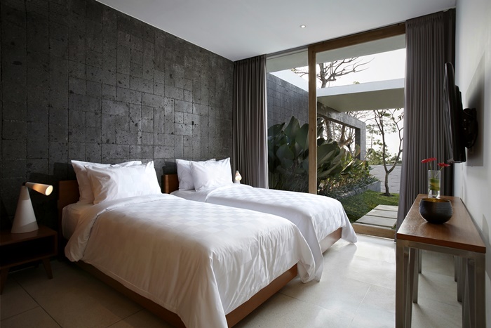 7002BDR Pool Villa (6).jpg