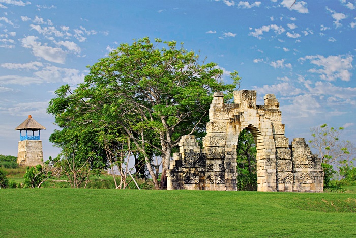 700BPGCC_Made Wijaya Gate.jpg