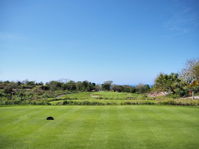 700BPGCC_HOLE 7.jpg
