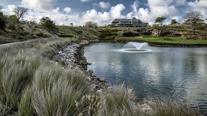 700BPGCC_HOLE 18 &amp; CLUB HOUSE.jpg