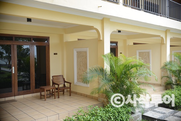 lombok beach villa036.JPG