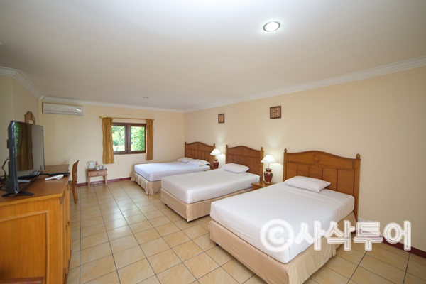 lombok beach villa016.jpg