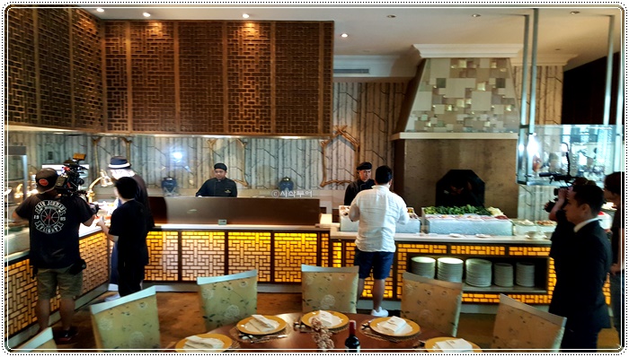 물리아 TABLE 8017.jpg