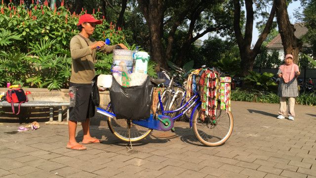 150603030506_traders_jakarta_640x360_bbcindonesia_nocredit.jpg