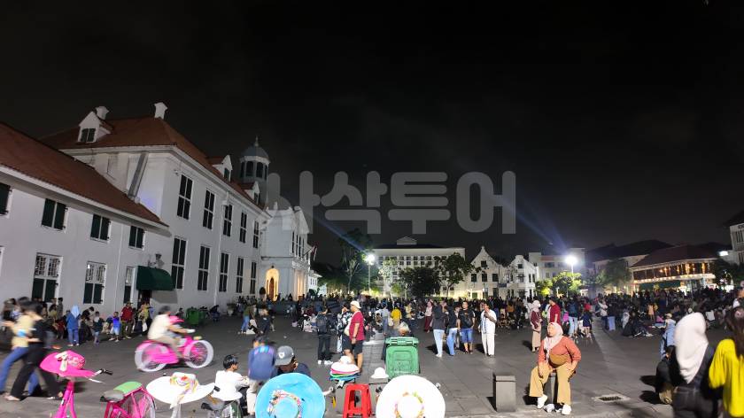 자카르타렌트카 올드시티밤거리DJI_20250215214545_0821_D.jpg