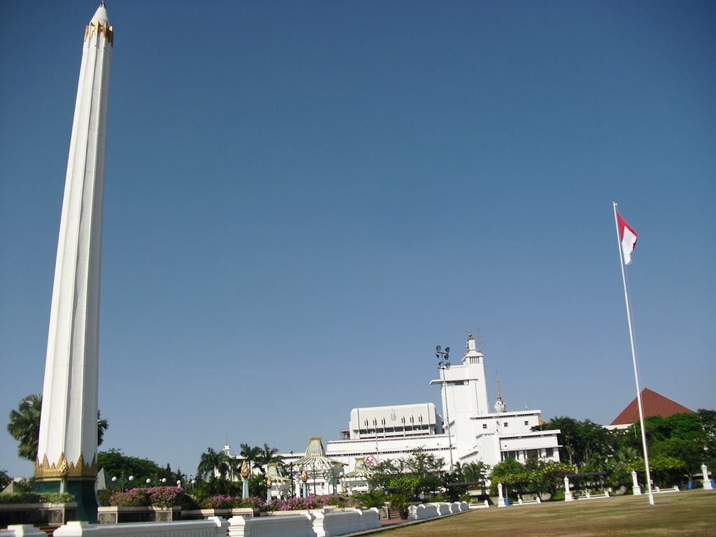 tugu-pahlawan-200782_1280.jpg