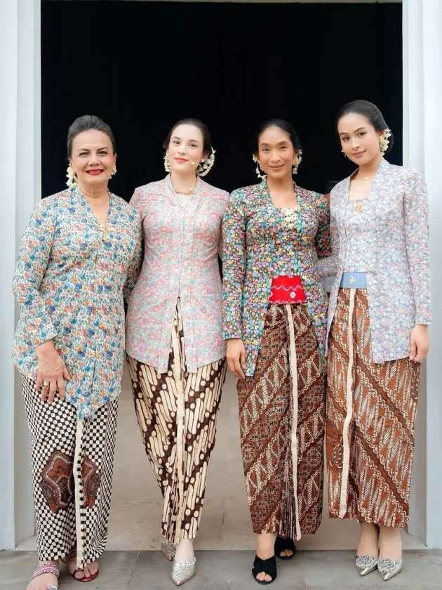 kebaya morden.jpg