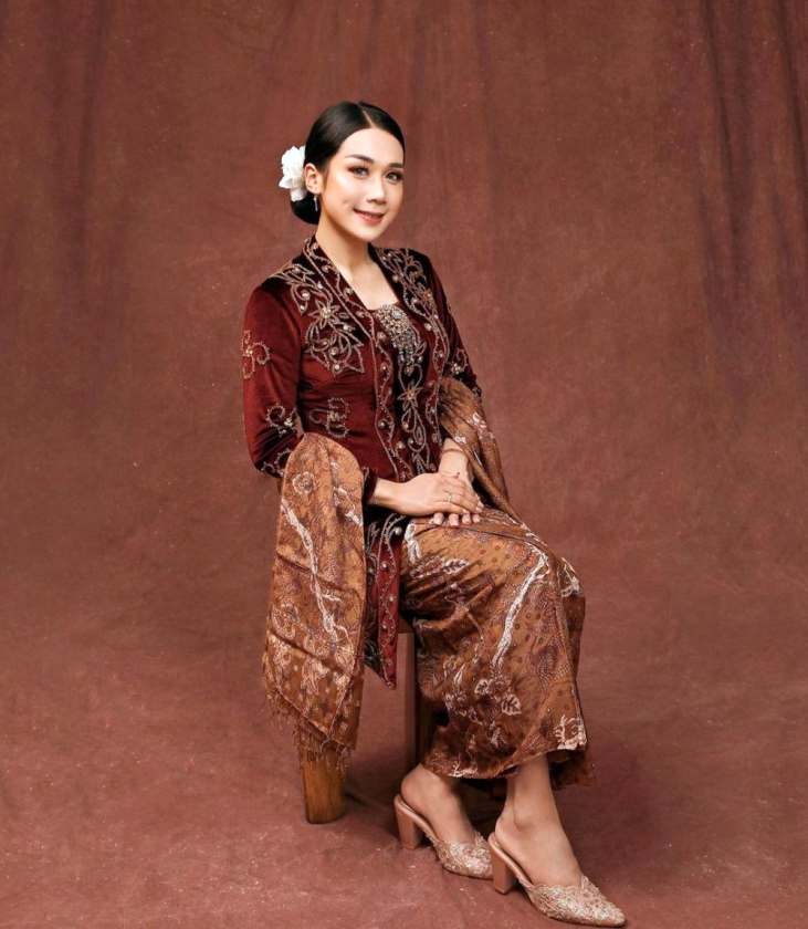 kebaya jawa.jpg