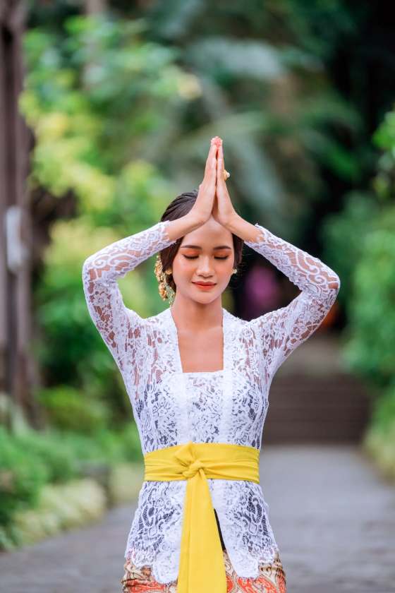 kebaya bali.jpg