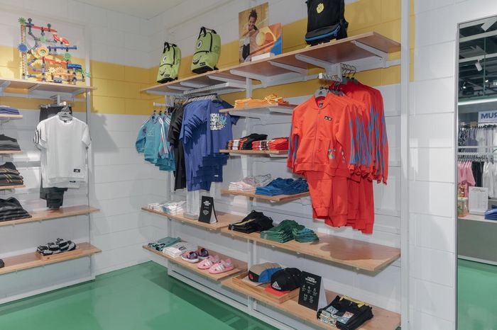 brand-adidas-resmi-membuka-brand-20211016120351.jpeg