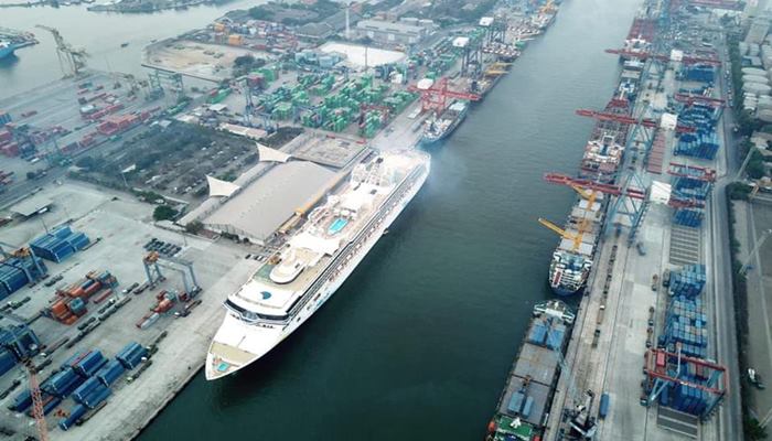 Pelabuhan Tanjung Priok, Jakarta.jpg
