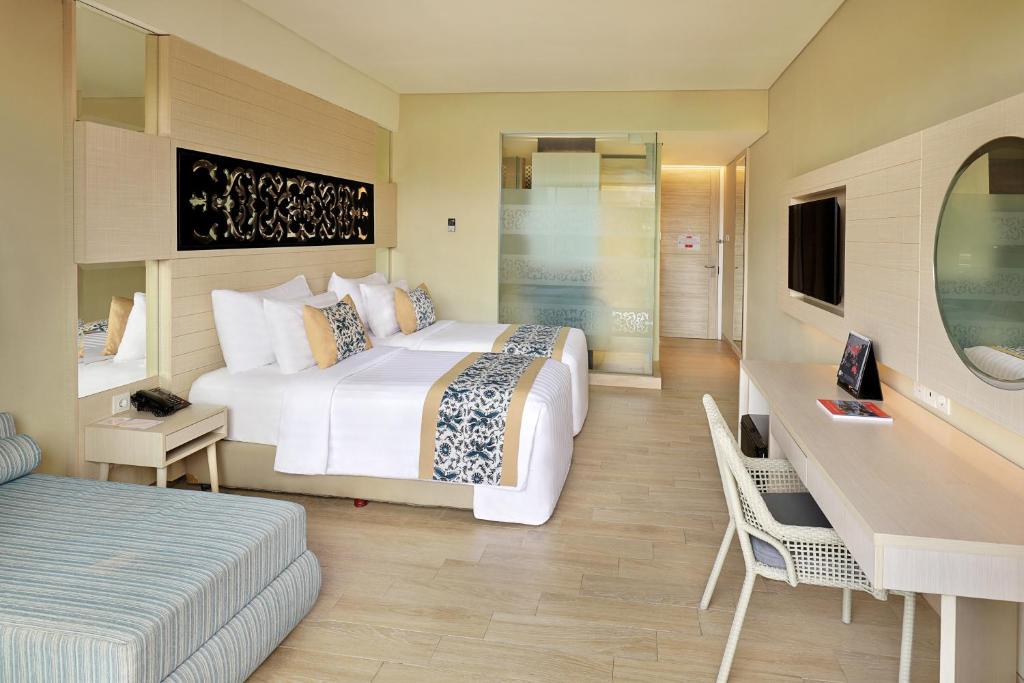 deluxe balcony2.jpg