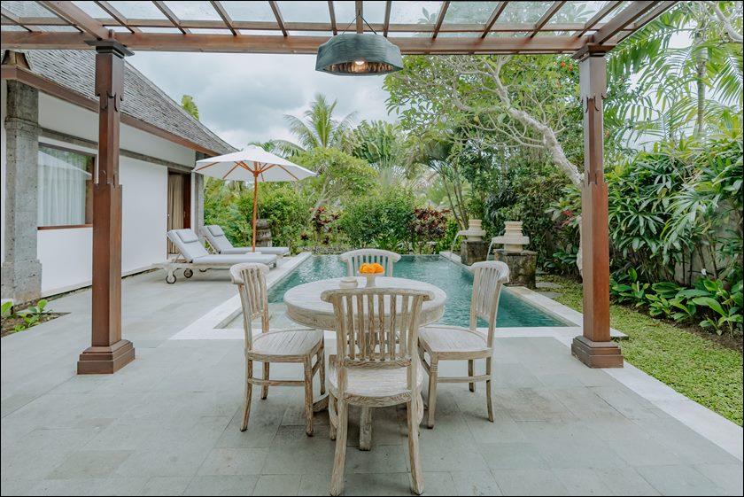 Dining Areas + Pool + Lagoon View.JPG