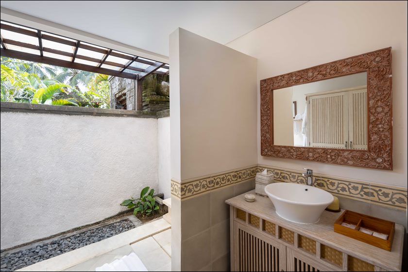 Bathroom at Second Bedroom.jpg