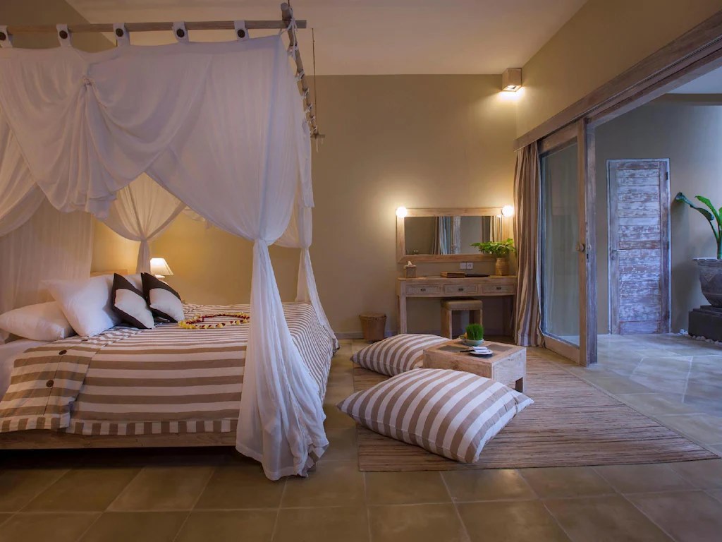 Lanai Room2.jpg