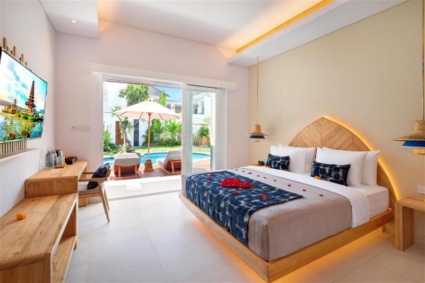 5 (suite room).jpg