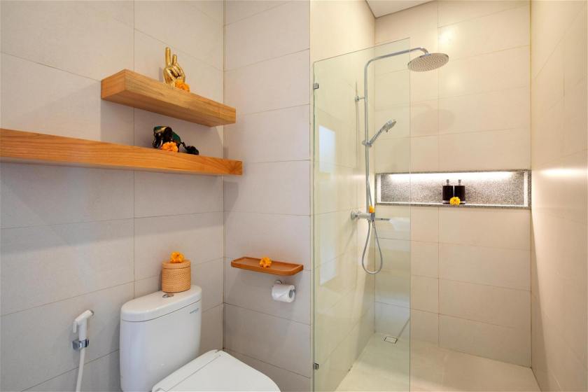 8 (Suite Room).jpg