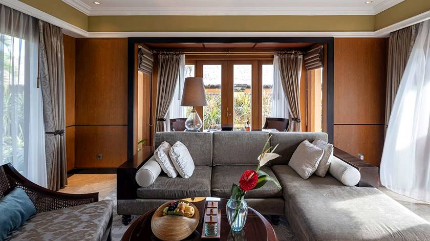1_BR_Ocean_Front_Villa_Living_Room_1320x740_5_9ea5b1b557.jpg