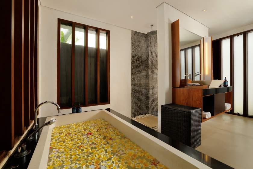Bathroom 1.jpg
