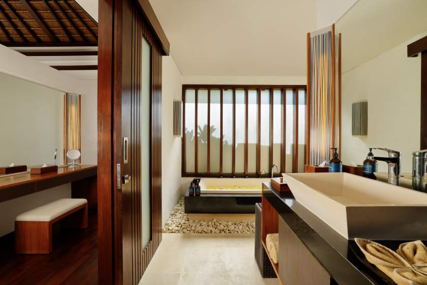 Bathroom 2.jpg