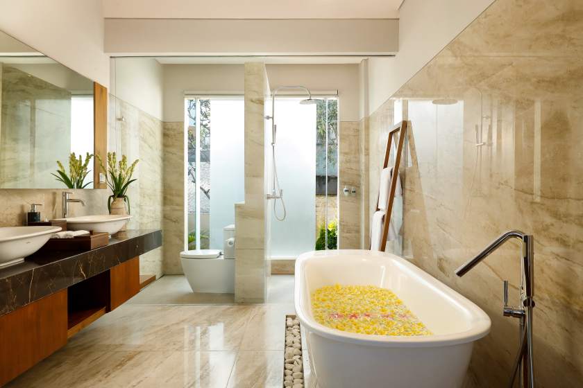 누사두아 풀빌라MASTER BATHROOM.jpg