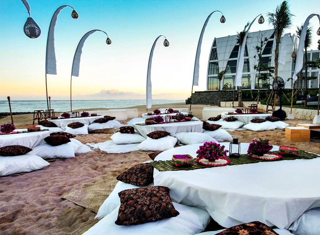 50482763-DINNER-BY-THE-INDIAN-OCEAN.jpg