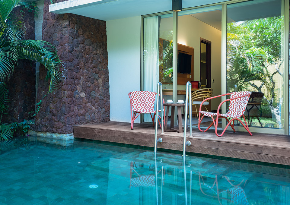 Deluxe-Pool-Access-View-Pool.jpg