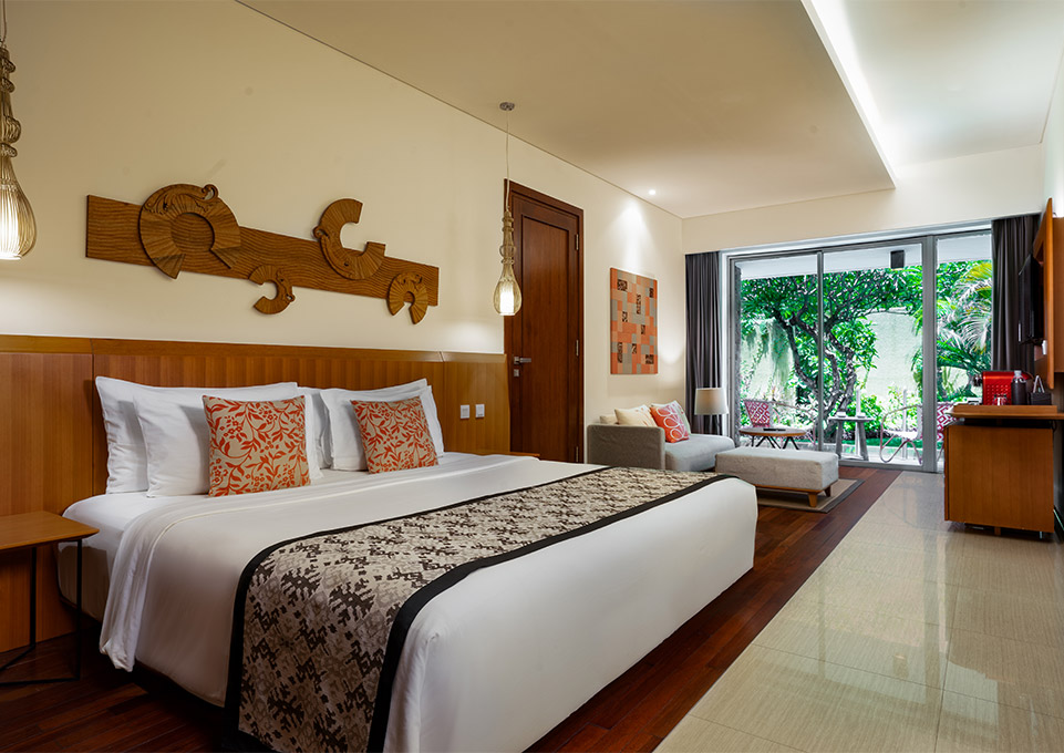 Deluxe-Pool-Access-Bedroom.jpg