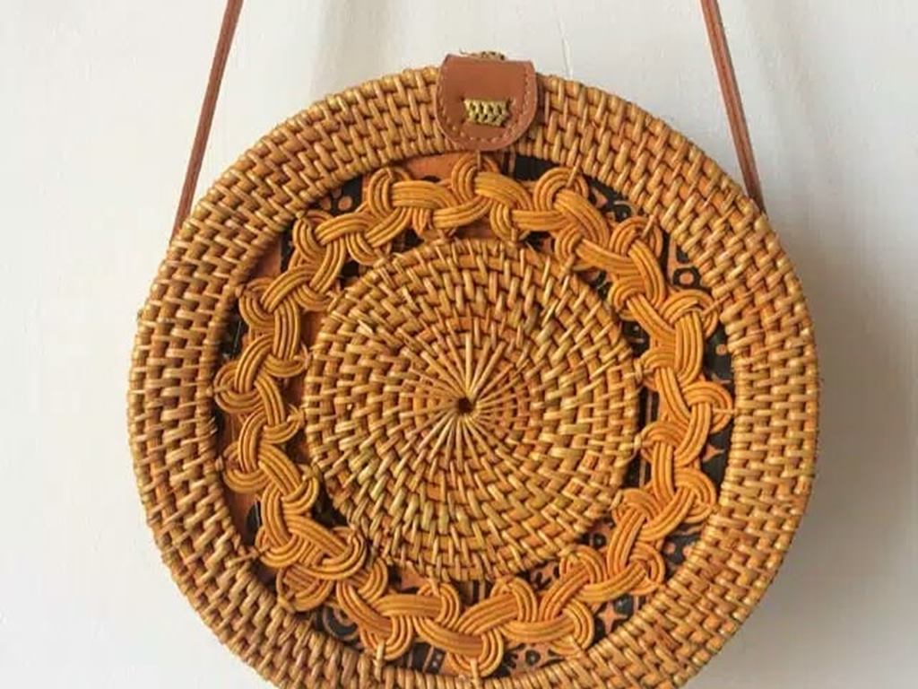 Tas Rotan Bulat.jpg