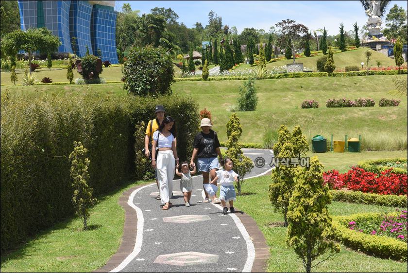 The_Blooms_Garden_Budugul045.jpg