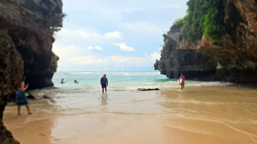suluban beach120250225_153203.jpg