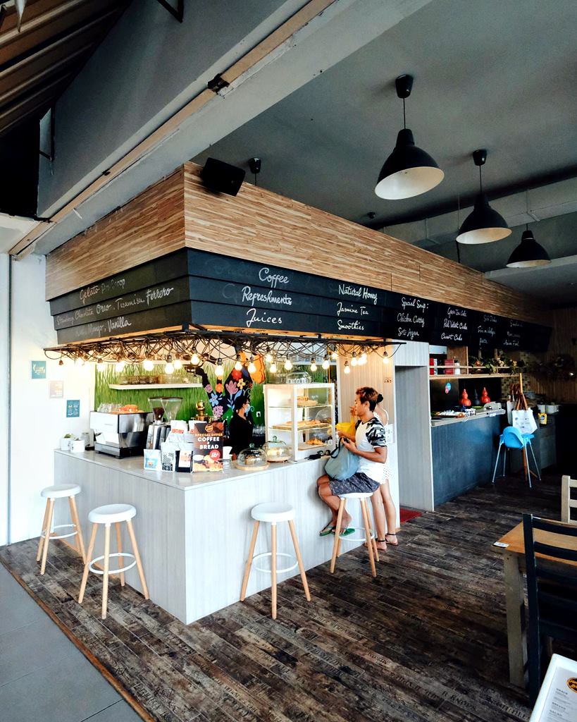 발리 Honey and Bread Cafe001.jpg