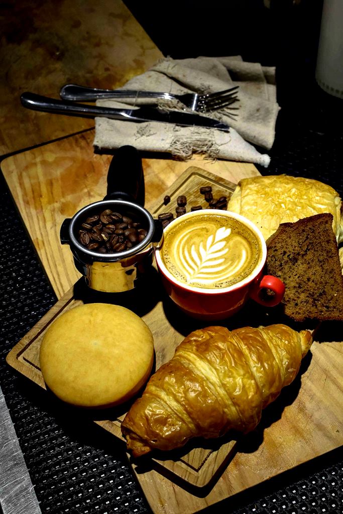 발리 Honey and Bread Cafe006.jpg