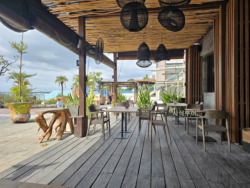 B+ CAFE007.jpg