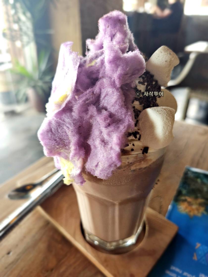 B+ CAFE003.jpg