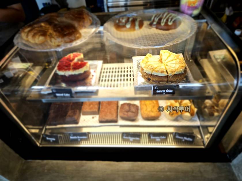 B+ CAFE022.jpg