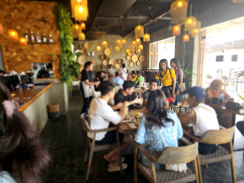 B+ CAFE024.jpg