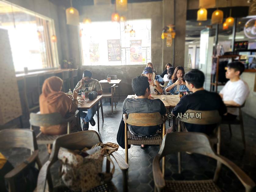 B+ CAFE021.jpg