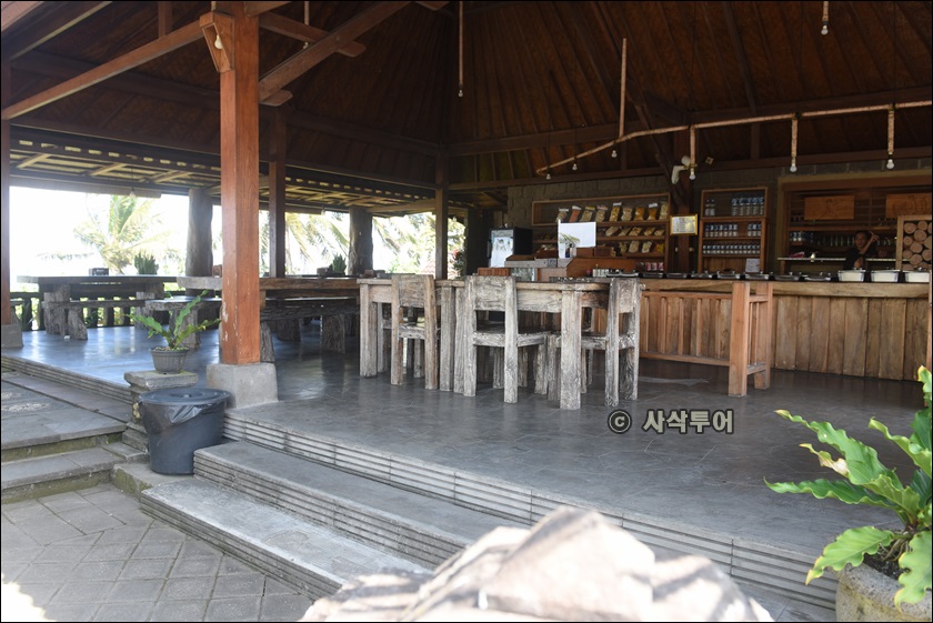 warung beach restor007.JPG