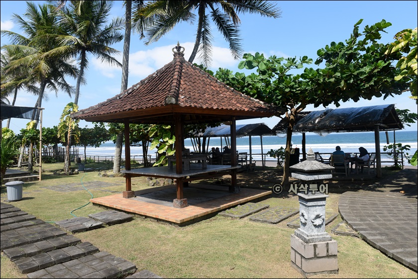 warung beach restor013.JPG
