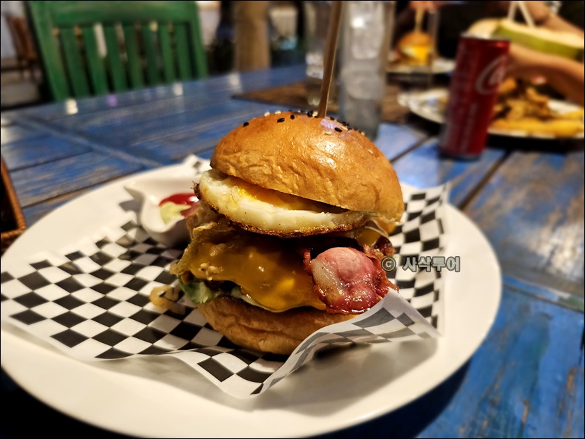 lakawi burger003.jpg