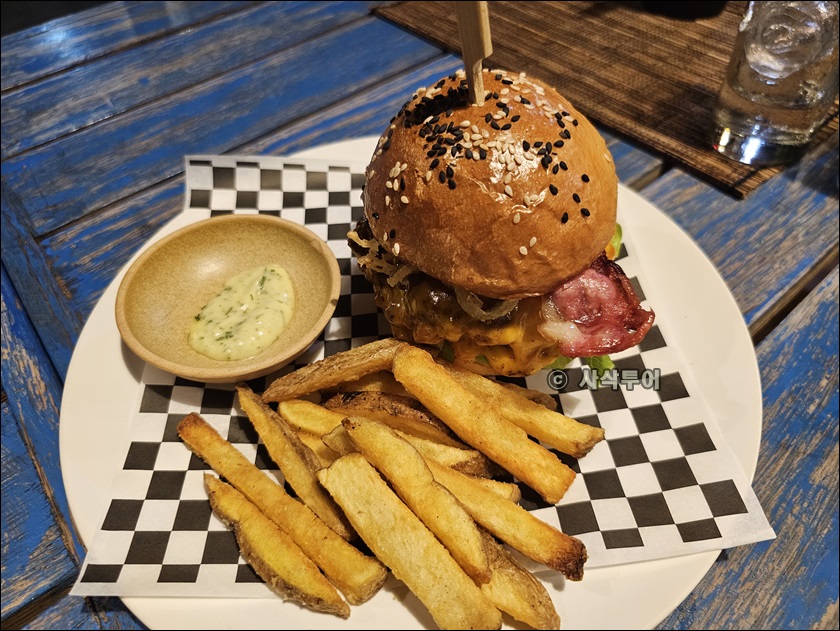 lakawi burger002.jpg