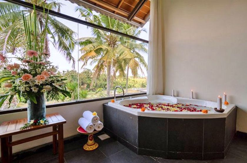 khayan-spa-bathtub.jpg