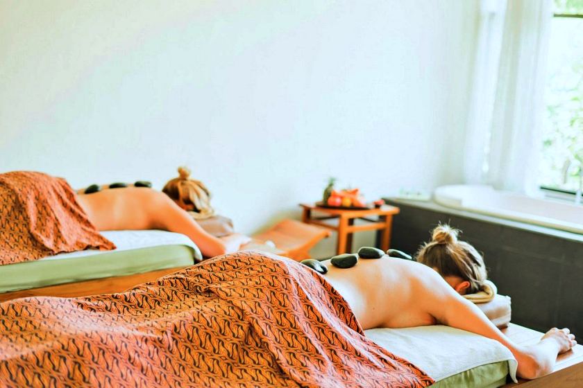 hot-stone-massage-by.jpg