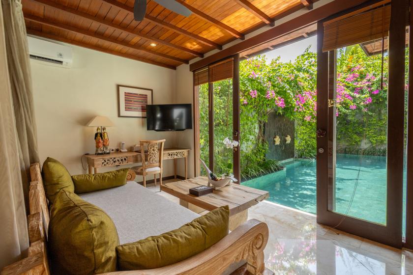 One Bedroom Pool Suite - 10.jpg