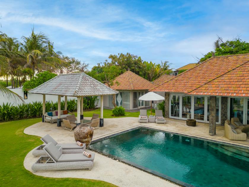 Four Bedroom Beachfront Pool Villa-2.jpg