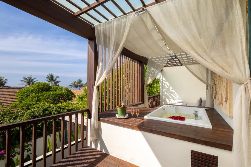 One Bedroom Jacuzzi Suite - 5.jpg