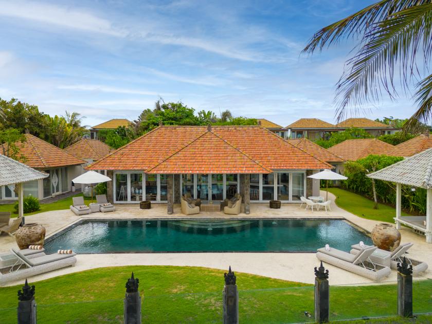 Four Bedroom Beachfront Pool Villa-3.jpg